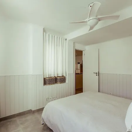 Semesterbostad Ferienhaus In Mit Kleinem Gemeinsamem Pool Algés