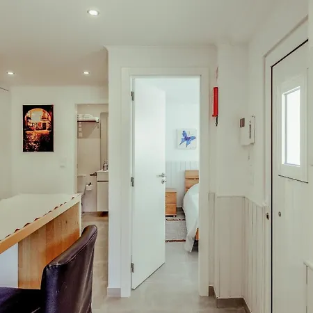 Ferienhaus In Mit Kleinem Gemeinsamem Pool * Algés