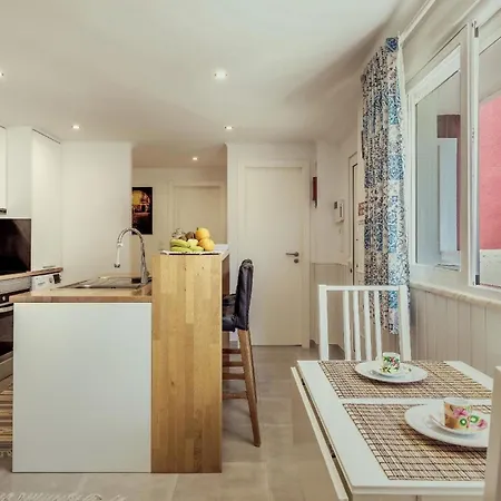 Ferienhaus In Mit Kleinem Gemeinsamem Pool * Algés